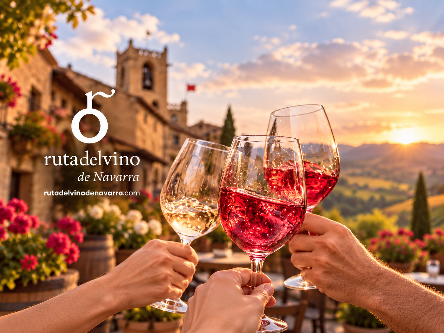 Ruta del Vino de Navarra con copas de vino en un entorno rural